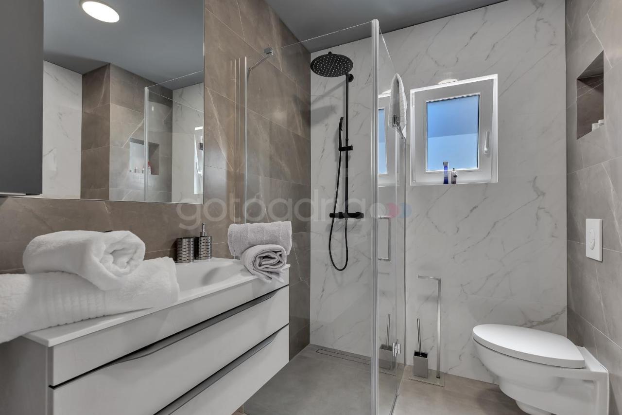 Luxury Seaview Apt Luki - Free Parking Makarska Dış mekan fotoğraf
